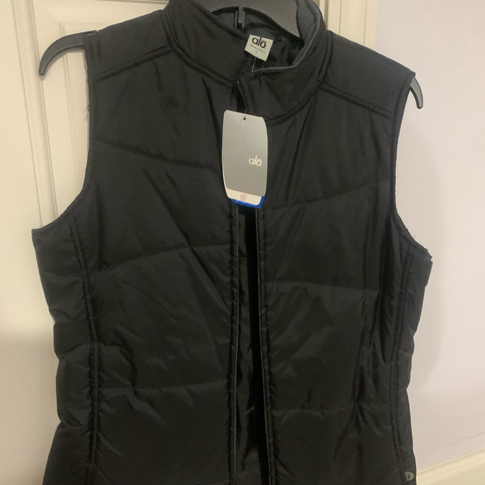 ALO Yoga Women's Sleek Black Quilted Vest